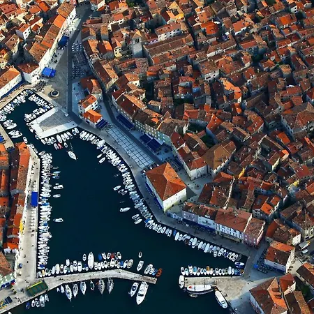 Augustini דירה קרס