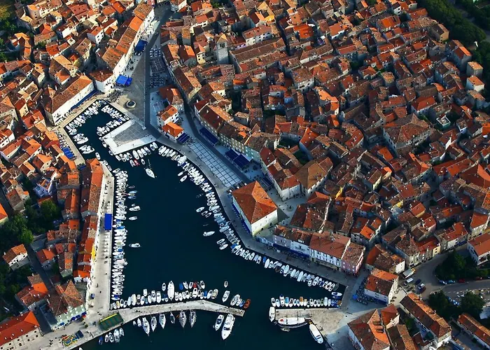 Augustini דירה קרס